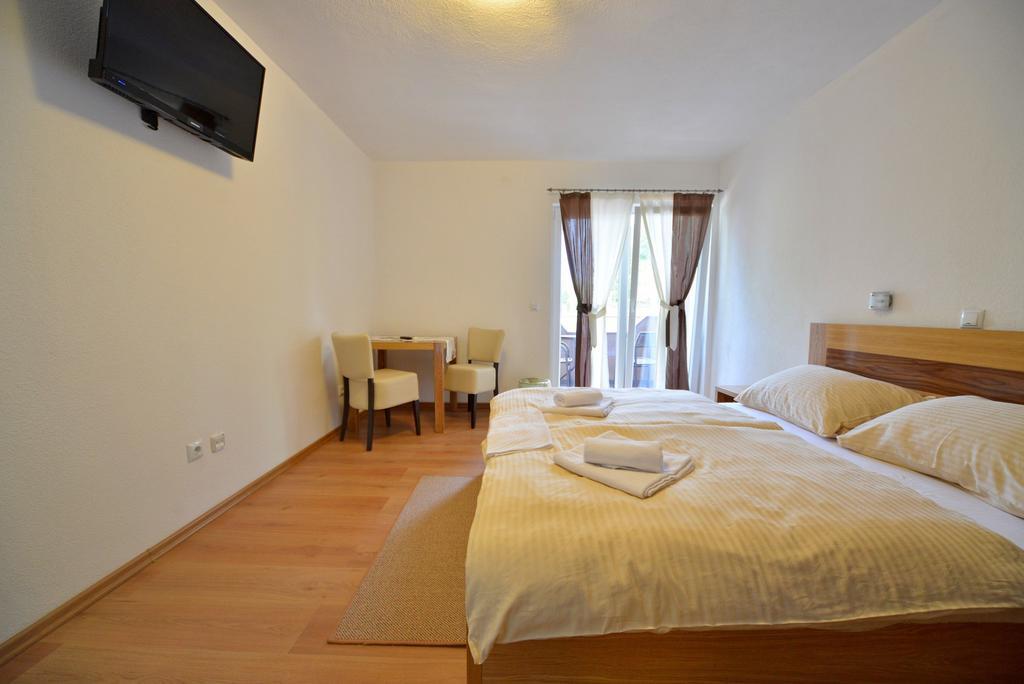 Rooms Villa Ruja Grabovac  Rum bild